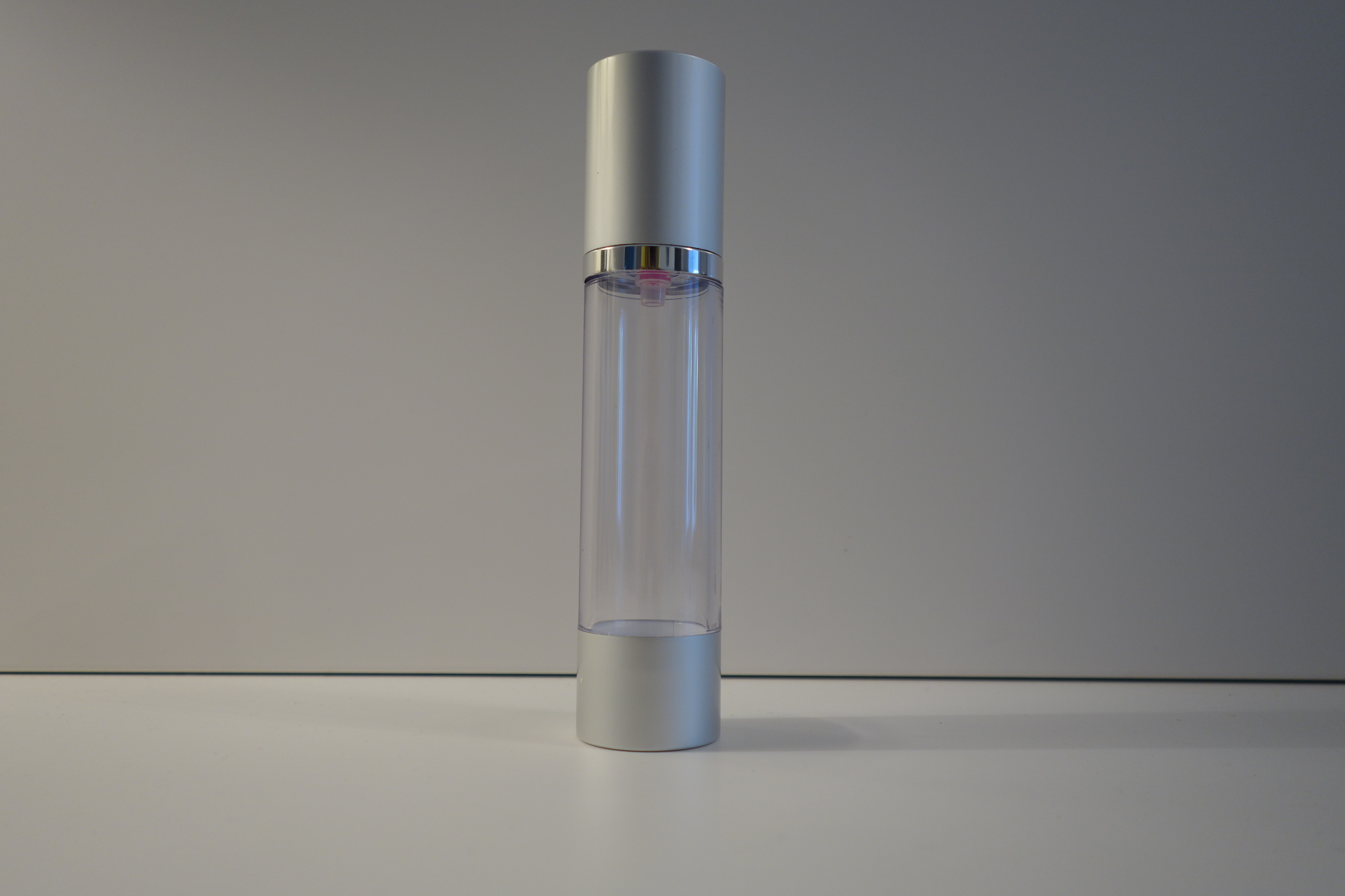 airless Pumpspender silberfarben I transparent