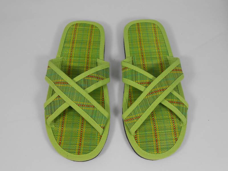 Zimtlatschen gestreift gruen mit Kreuzriemen