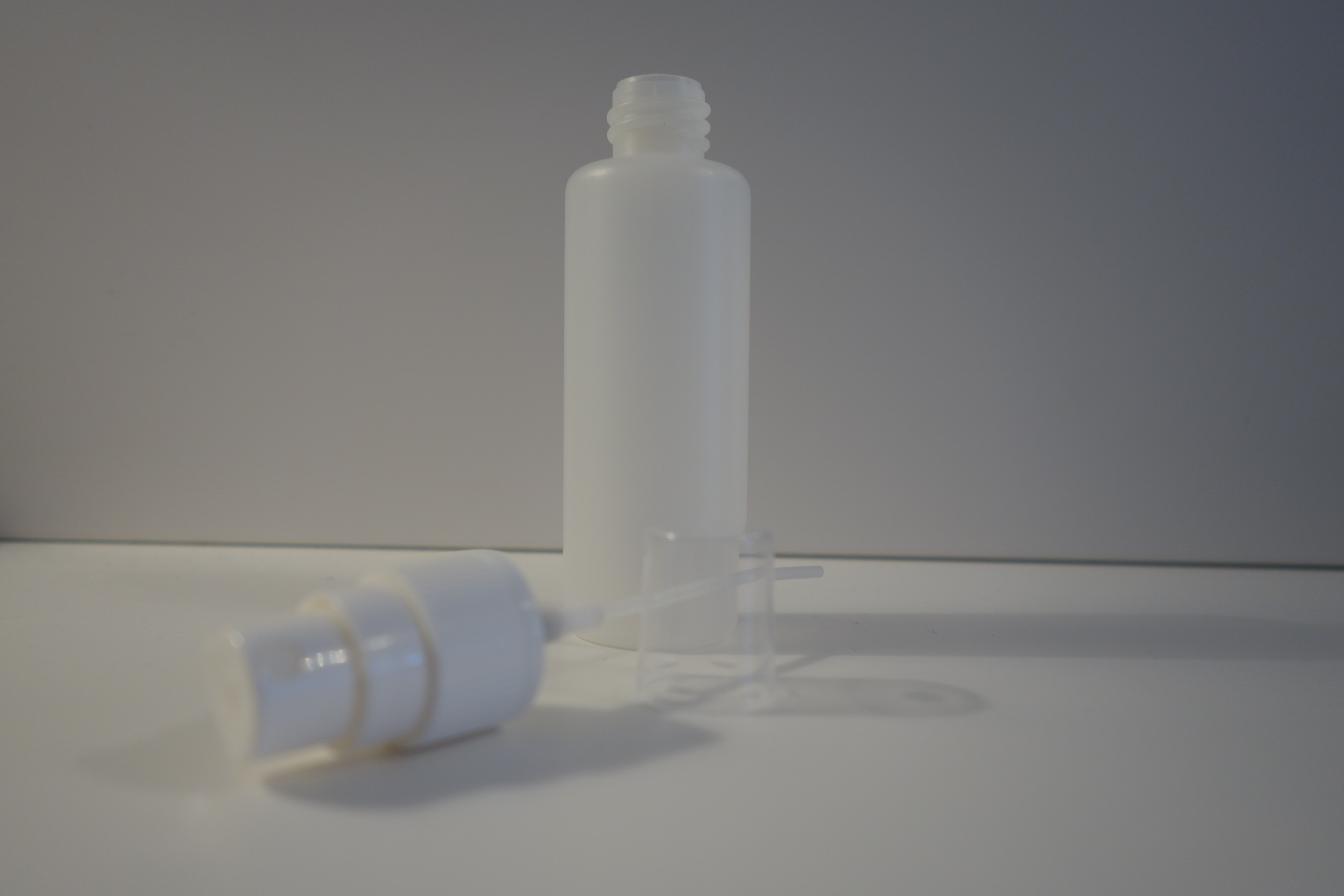 Sprühflasche halbtransparent rund 50 ml