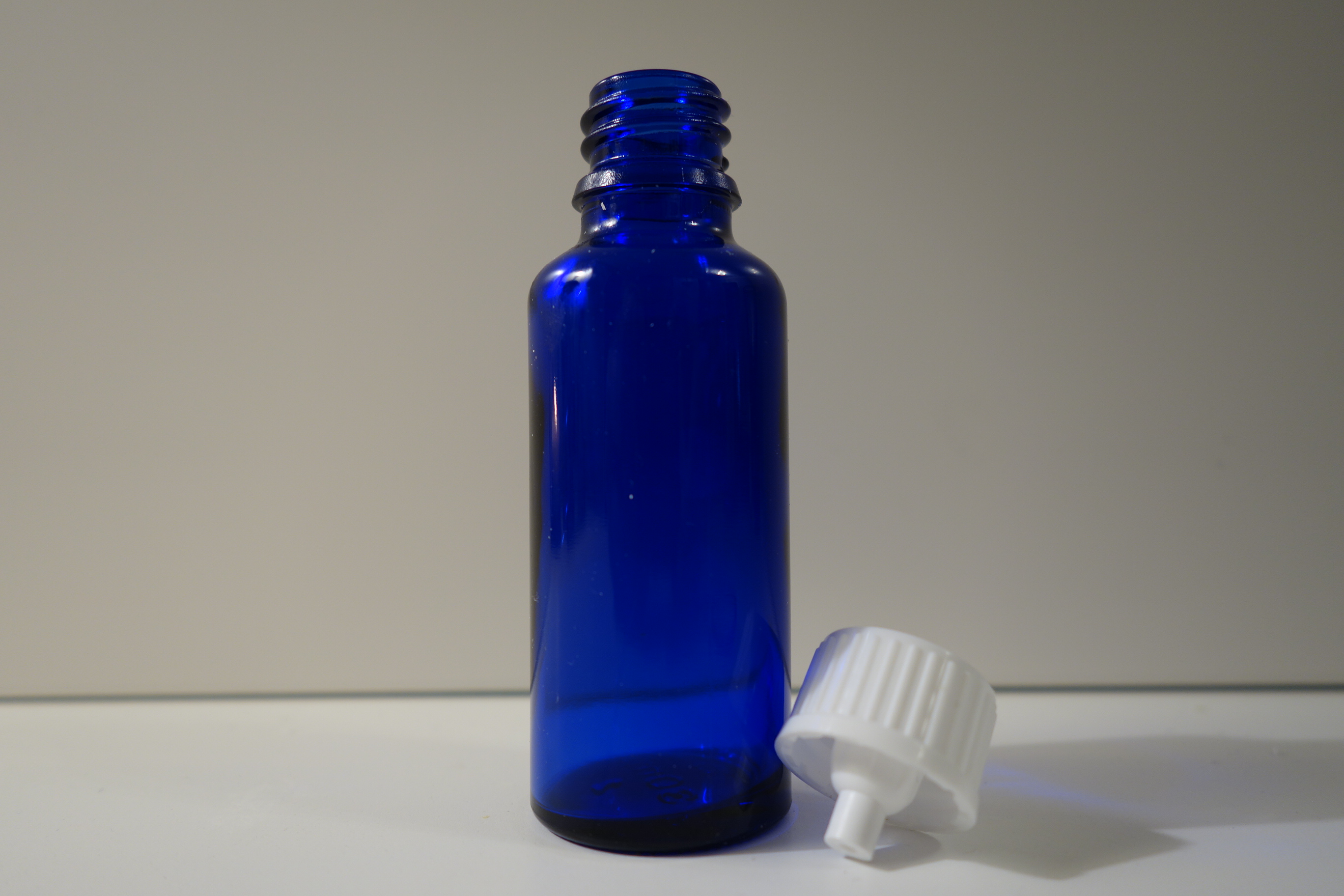 Kosmetikflasche blau 30ml mit Tropfverschluss LaVita